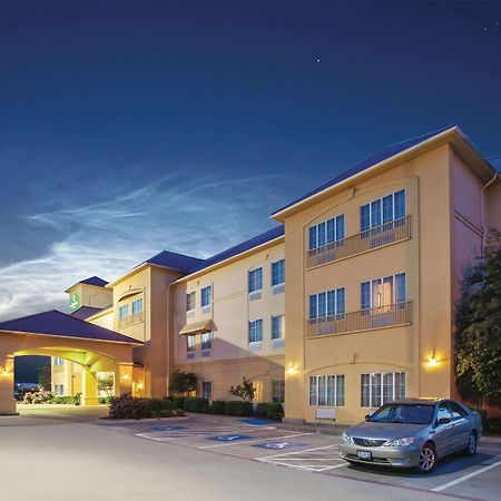 La Quinta By Wyndham Hillsboro Hotel Exterior photo