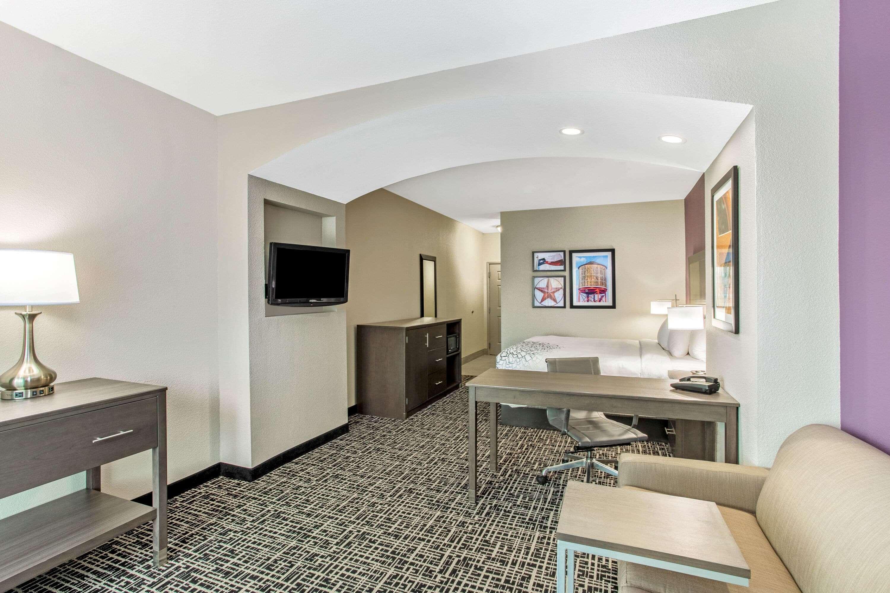 La Quinta By Wyndham Hillsboro Hotel Exterior photo