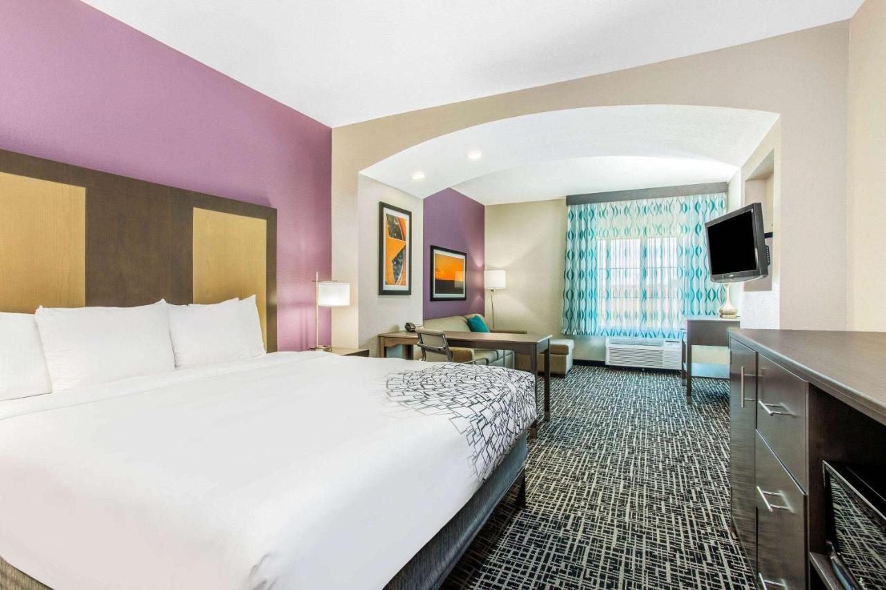 La Quinta By Wyndham Hillsboro Hotel Exterior photo