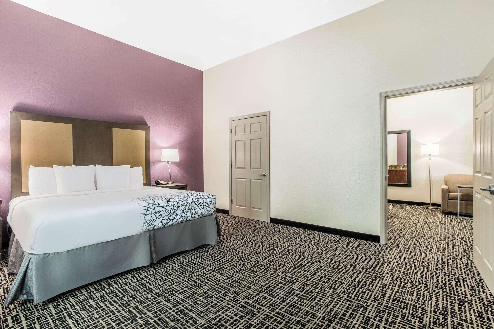 La Quinta By Wyndham Hillsboro Hotel Exterior photo