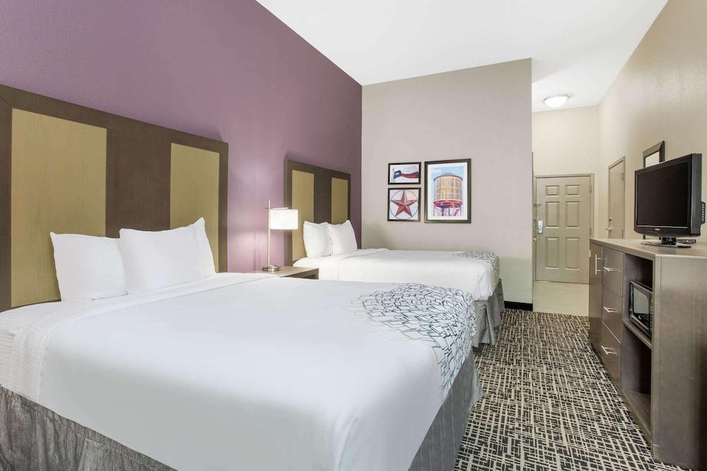 La Quinta By Wyndham Hillsboro Hotel Exterior photo
