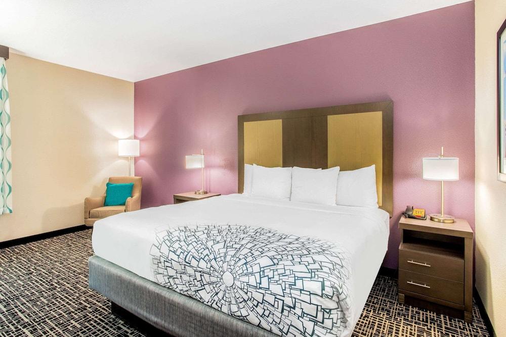 La Quinta By Wyndham Hillsboro Hotel Exterior photo