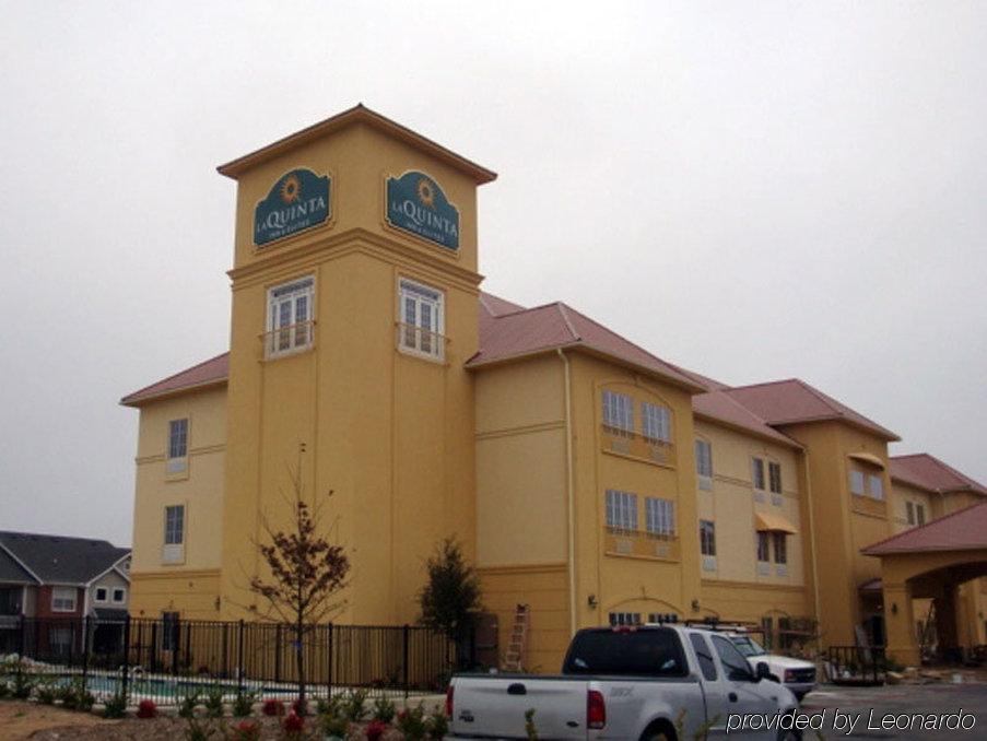 La Quinta By Wyndham Hillsboro Hotel Exterior photo