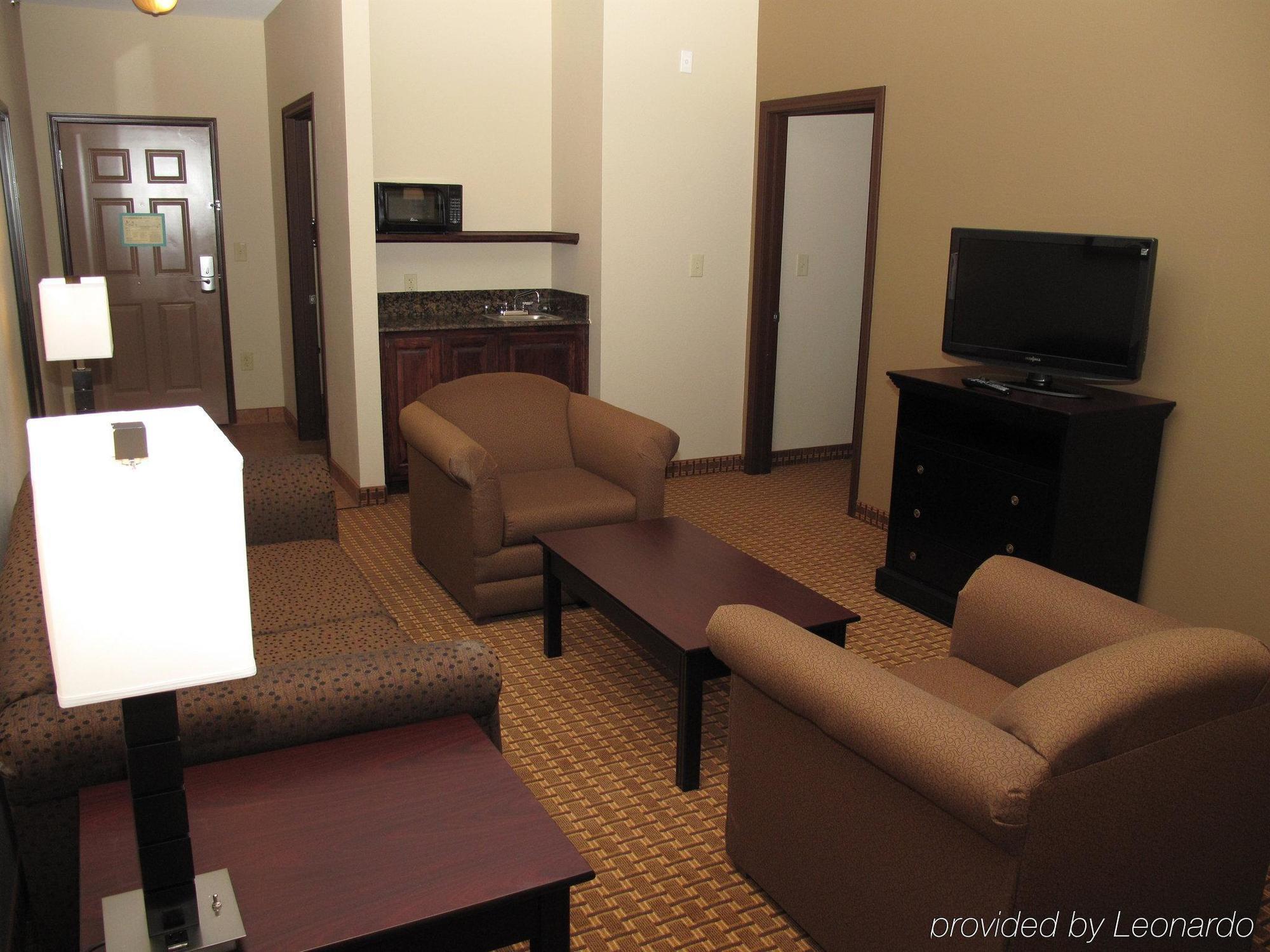 La Quinta By Wyndham Hillsboro Hotel Interior photo