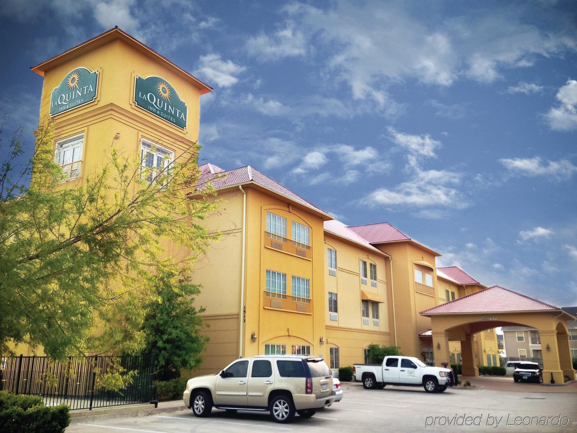 La Quinta By Wyndham Hillsboro Hotel Exterior photo