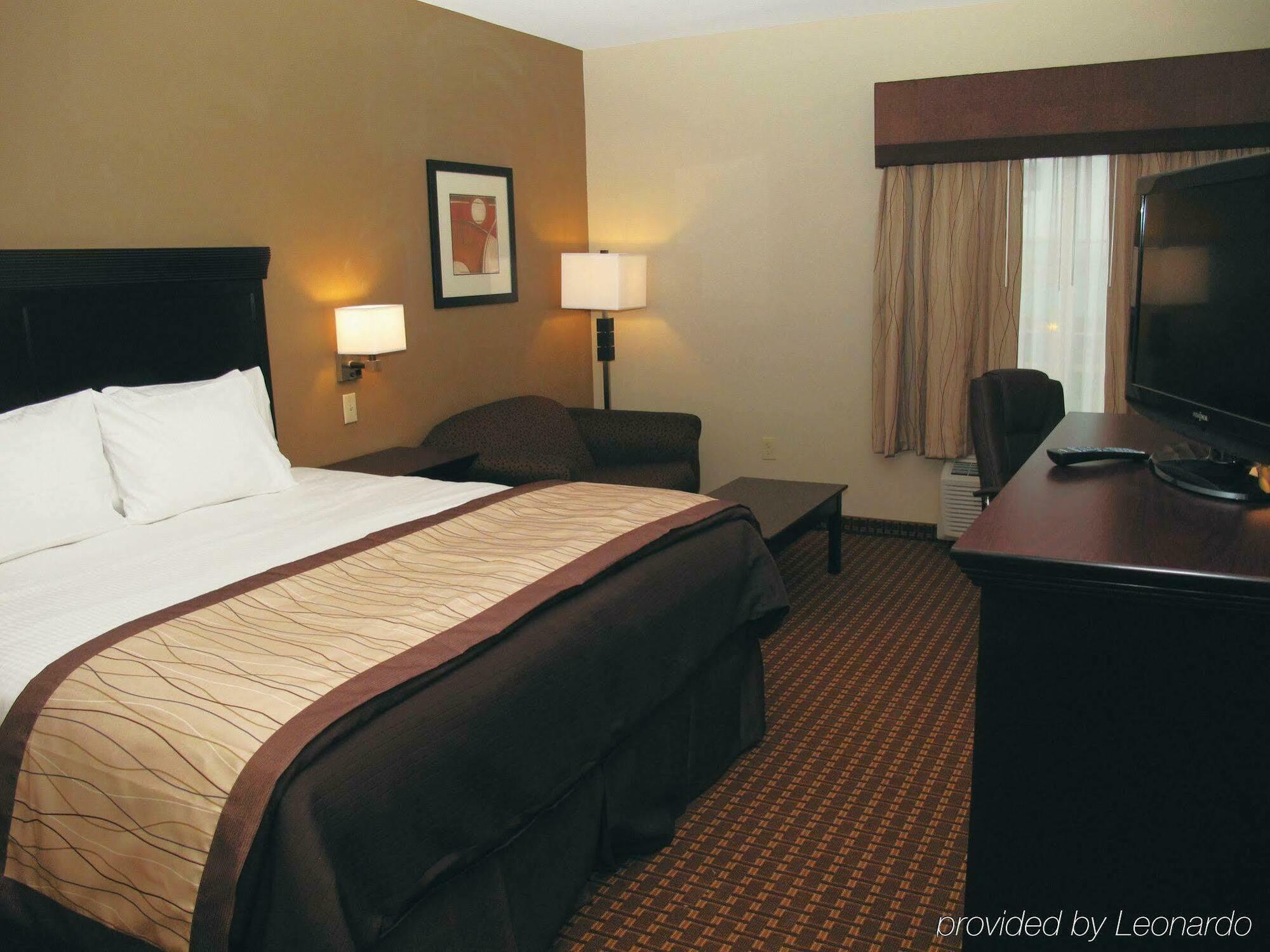 La Quinta By Wyndham Hillsboro Hotel Room photo